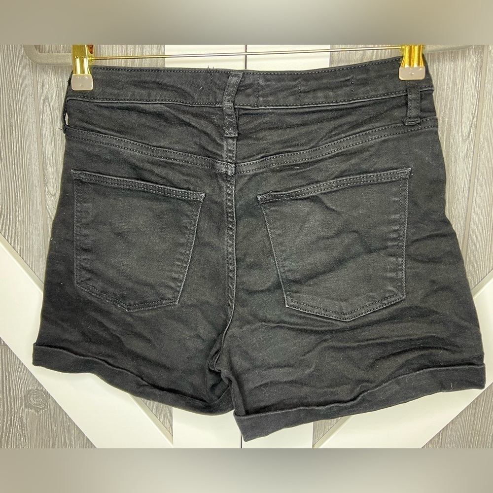 B5.13. Universal Thread High Rise Midi black shorts Sz 6/28R - Picture 3 of 4
